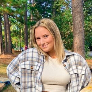 Meet your Posher, Alexis